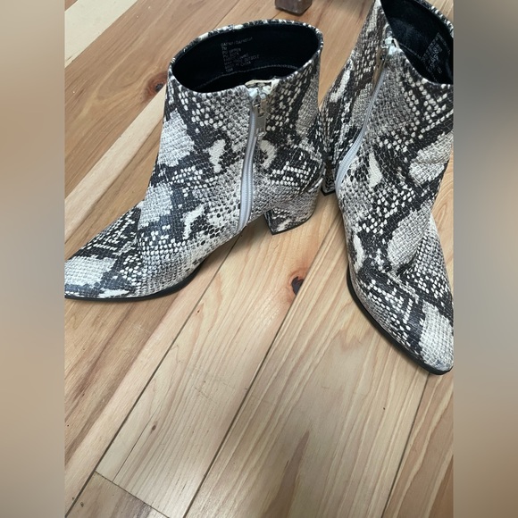 MADDEN GIRL DAFNII SNAKESKIN CHUNKY BLOCK HEEL ANKLE BOOTS BOOTIES SIZE 7M - Picture 4 of 9